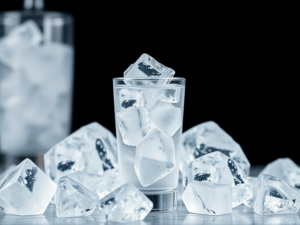 alt_text: Infographic on reverse osmosis, enhancing ice clarity, benefits, and maintenance tips for ice makers.